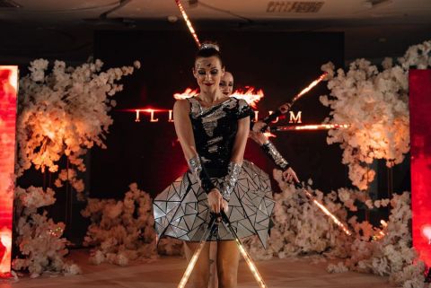 Pixel show performance "Mirror dolls"