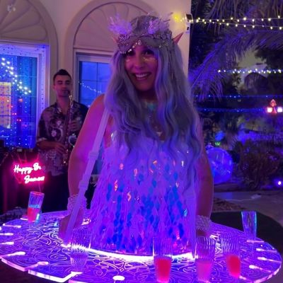elf animator dubai lady table tray girl